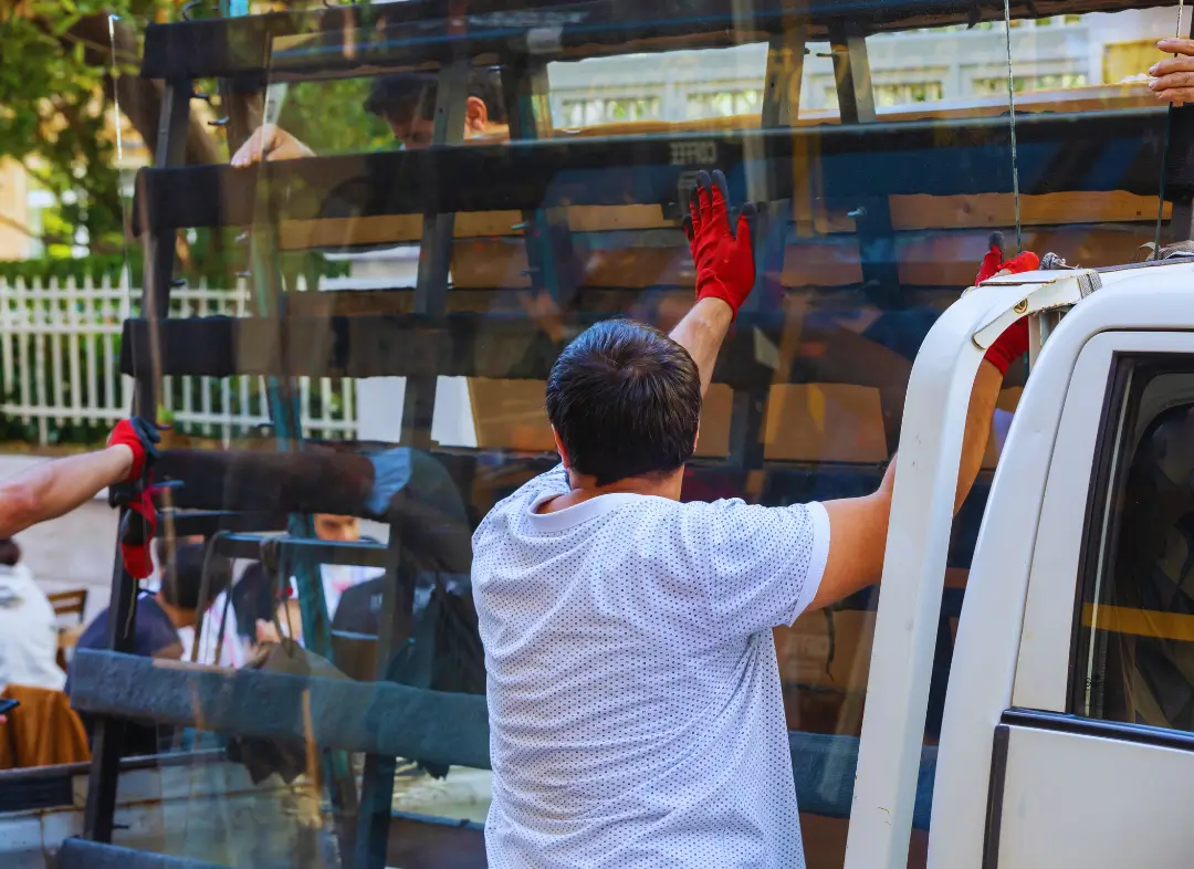 Remplacement de vitrine magasin Les Monts d'Aunay